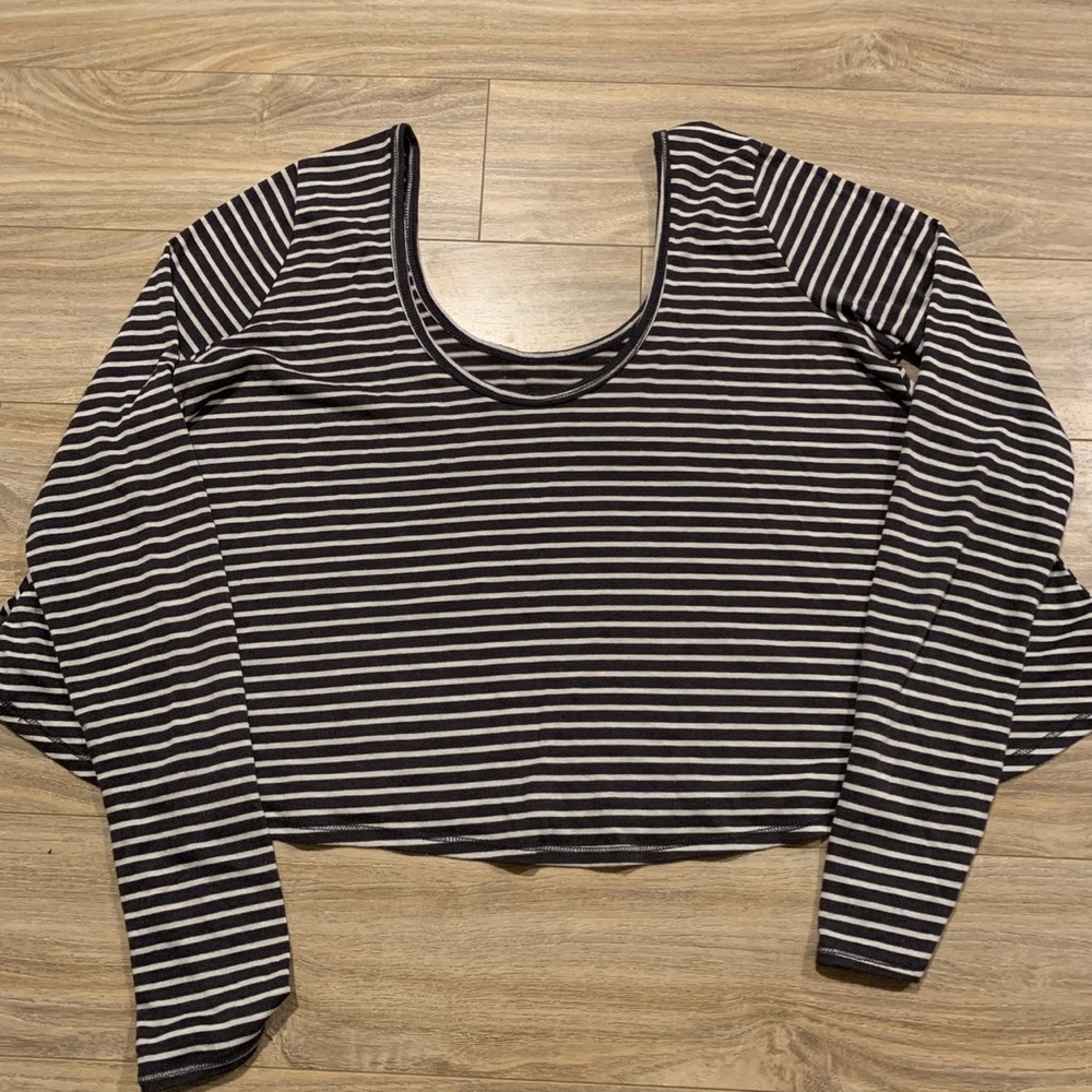 Long Sleeve Flowy Crop Top